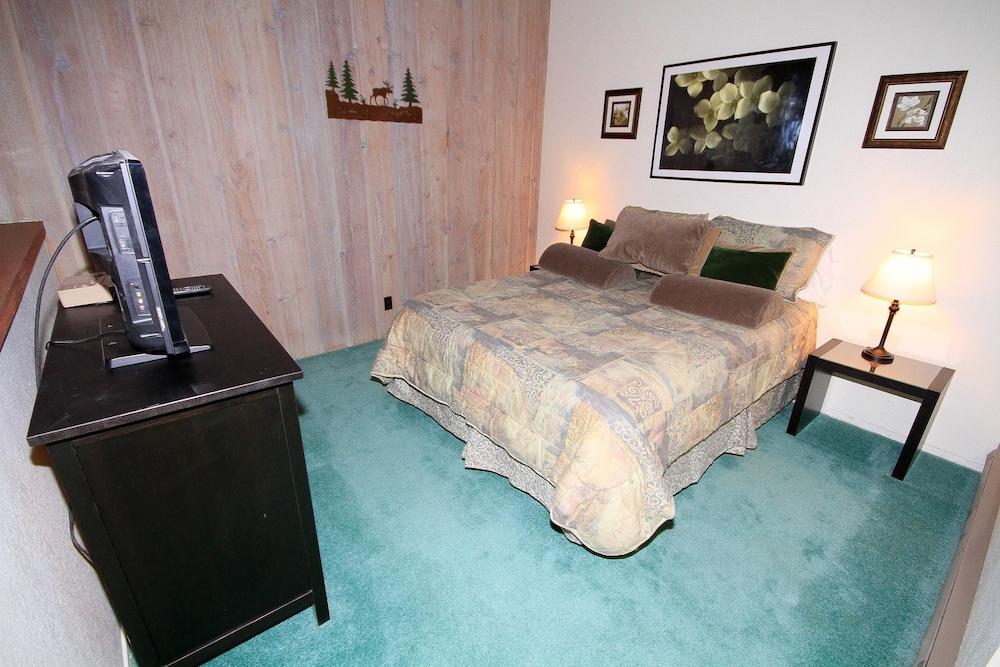 Mammoth Ski & Racquet Club