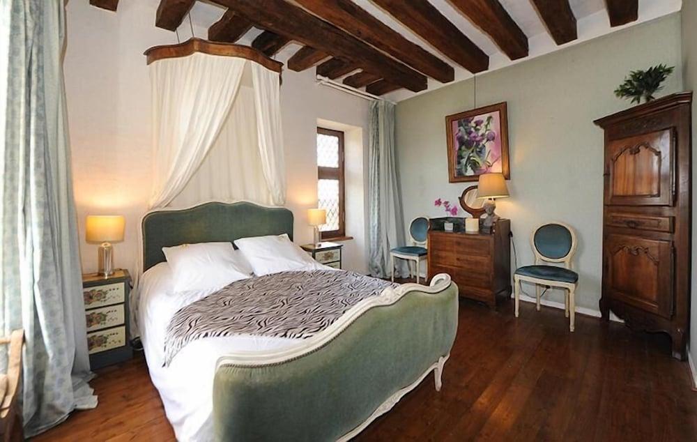 Chateau De Jallanges