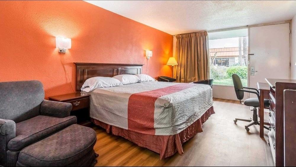 Motel 6 Florence, SC