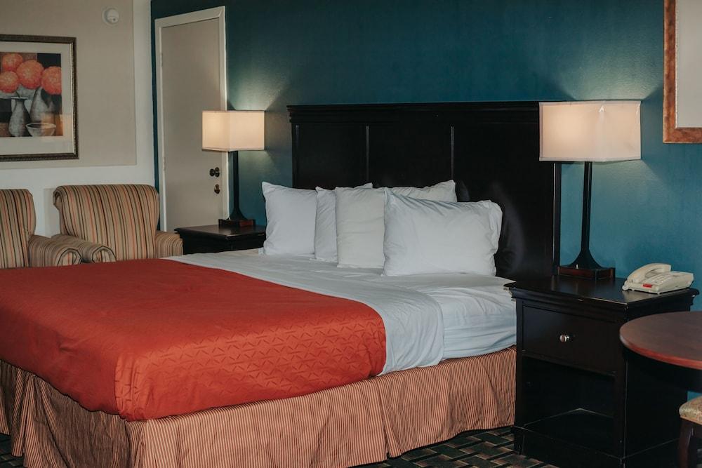 Victorian Inn & Suites