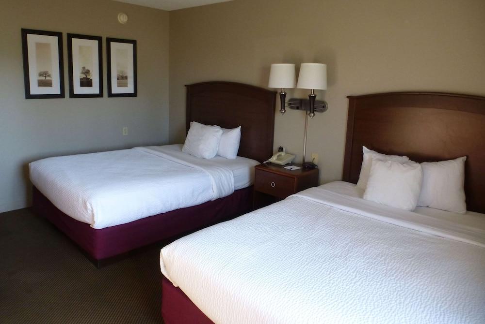 AmericInn by Wyndham Mitchell