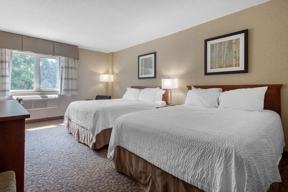 Clarion Hotel & Suites