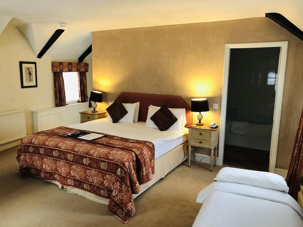 Brook Whipper-In Hotel