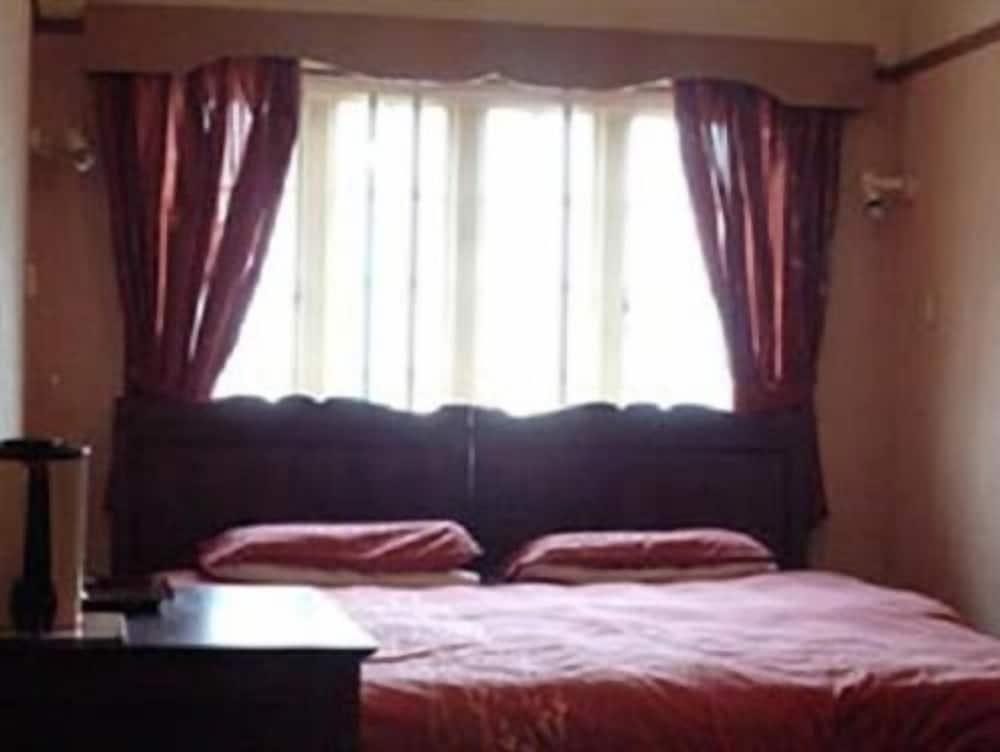 The Fox & Hounds Hotel