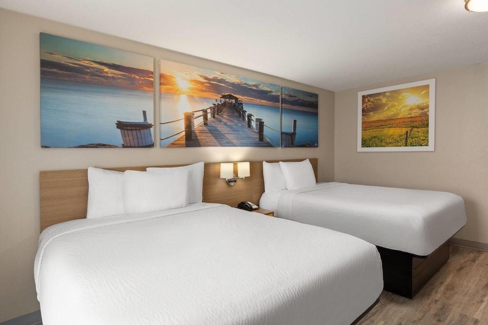 Days Inn by Wyndham Lincoln