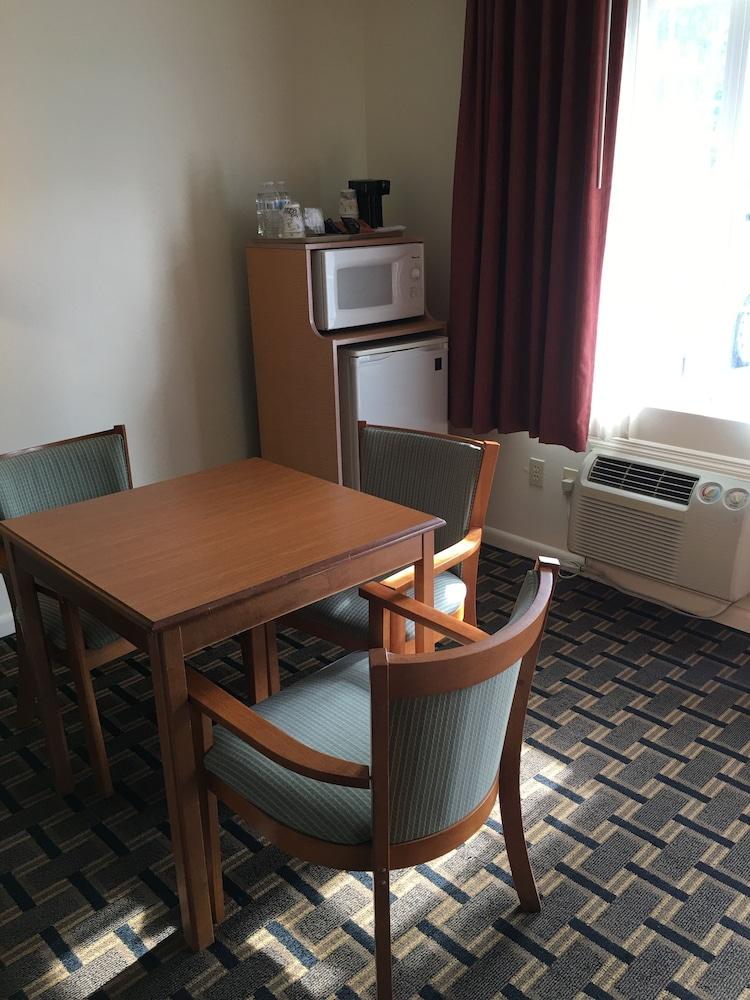 Red Carpet Inn & Suites Cooperstown