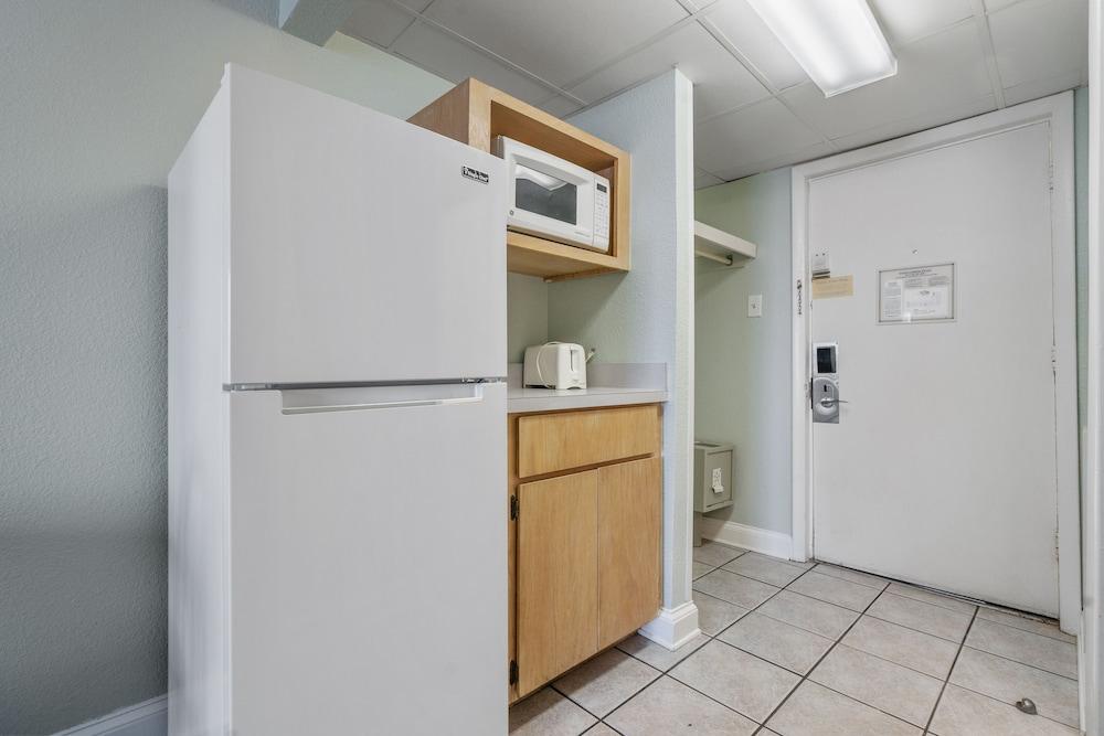 Sea Mist Oceanfront Resort