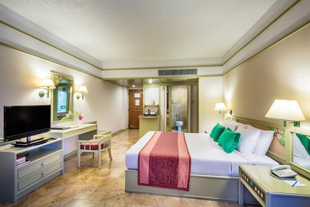 Cholchan Pattaya Beach Resort