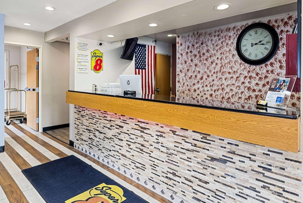 Super 8 by Wyndham Pittsburgh/Monroeville