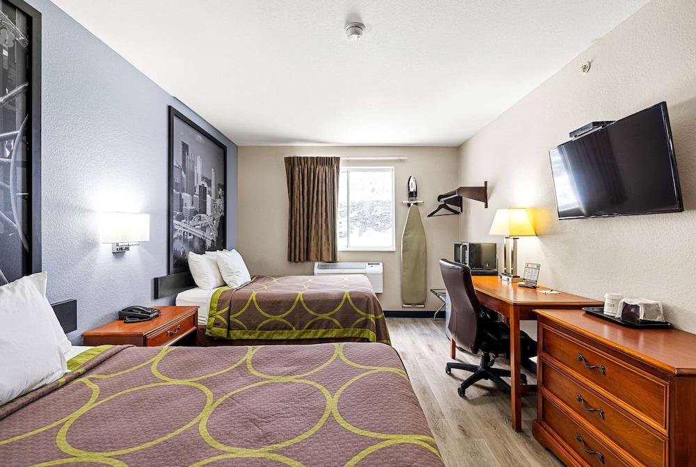 Super 8 by Wyndham Pittsburgh/Monroeville