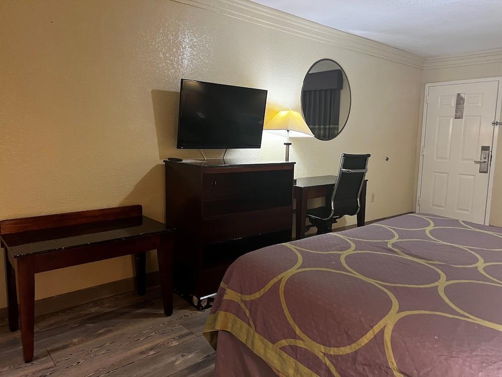 Express Inn & Suites