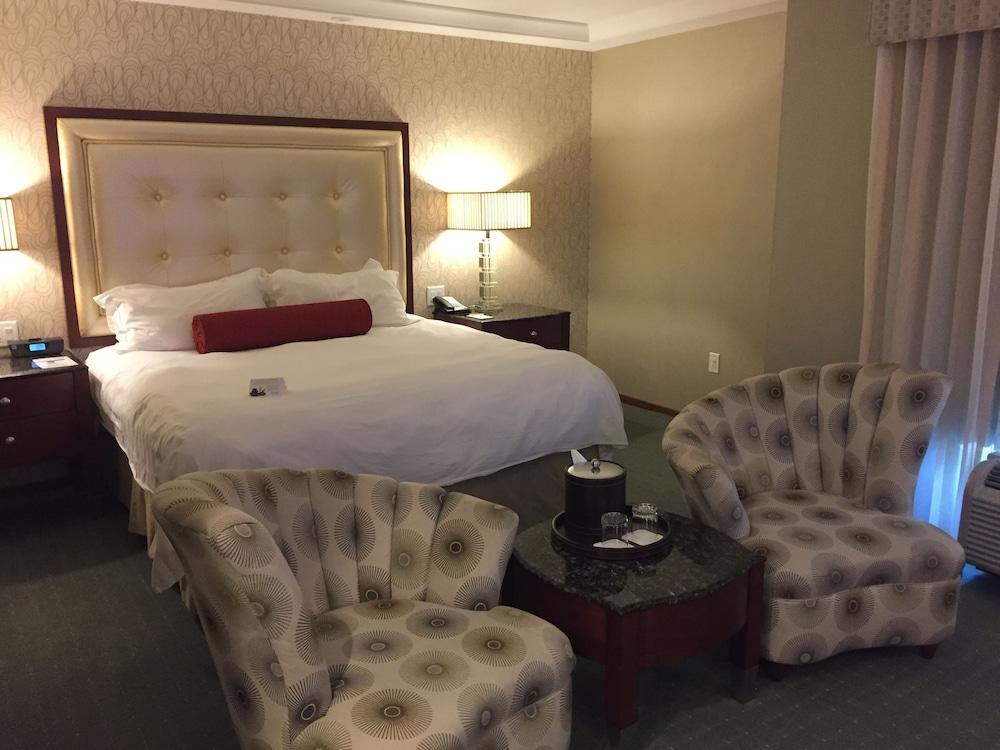 Town & Country Inn and Suites