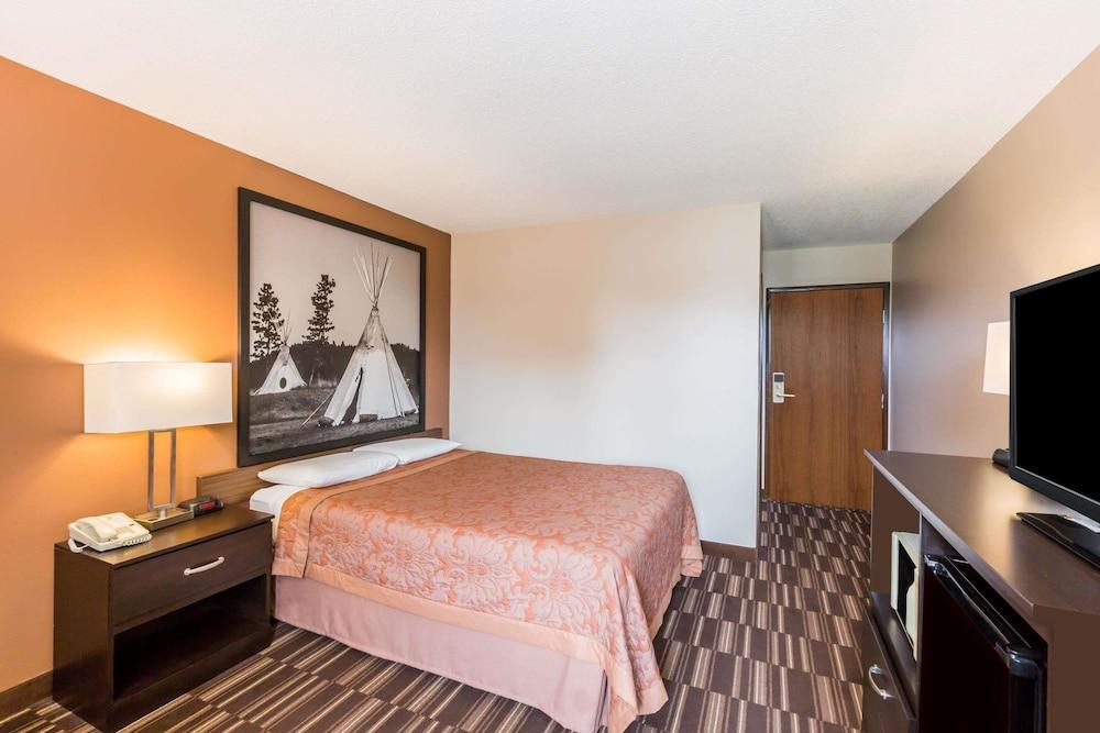 Super 8 by Wyndham Madison