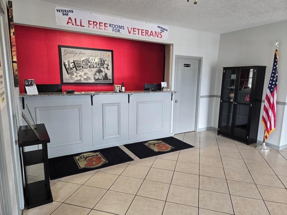 Super 8 by Wyndham Lake City