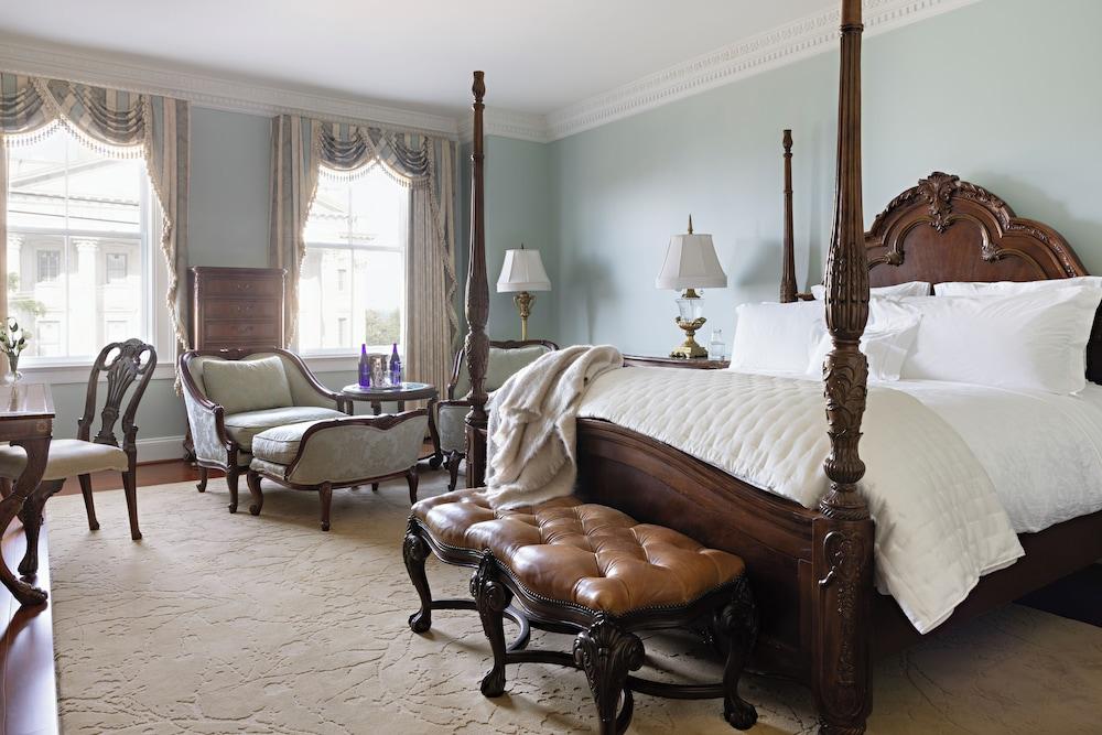 Market Pavilion Hotel