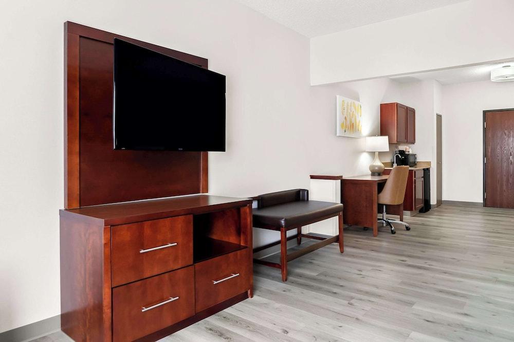 Comfort Suites Southfield/Detroit