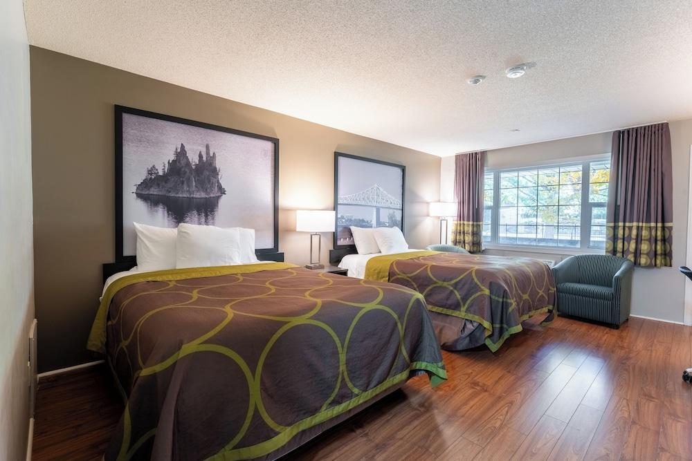 Super 8 by Wyndham Gananoque/Country Squire Resort