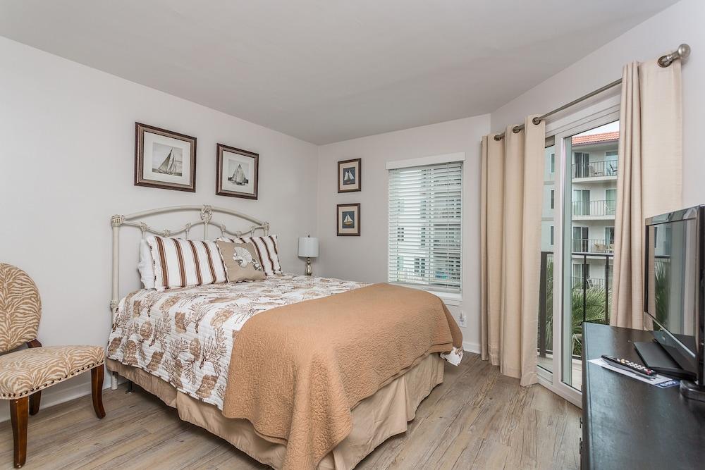 Hodnett Cooper's Beach Club