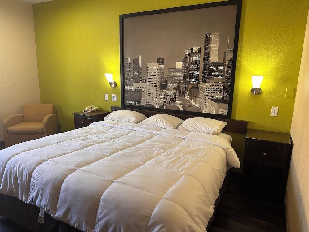 Red Lion Inn & Suites IAH Airport East