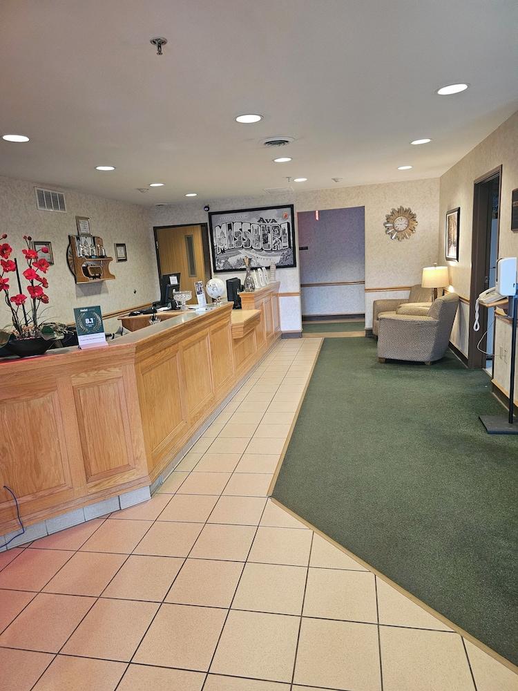 Super 8 by Wyndham Ava