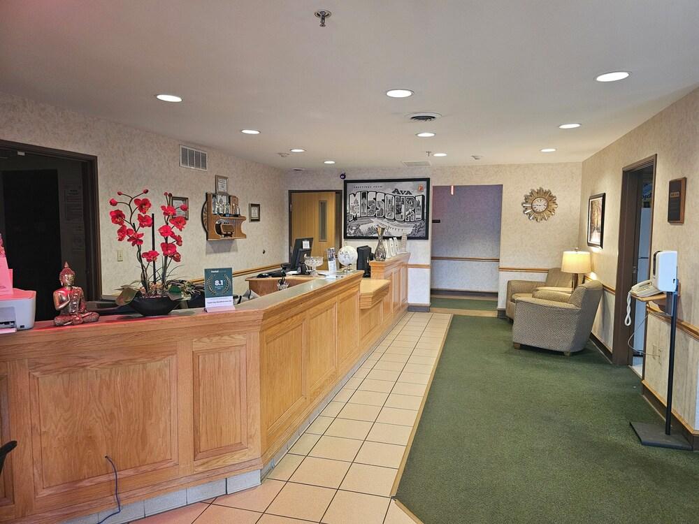 Super 8 by Wyndham Ava