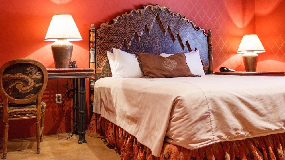 El Monte Sagrado Living Resort & Spa