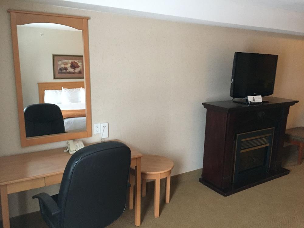 Super 8 by Wyndham Fort Nelson BC