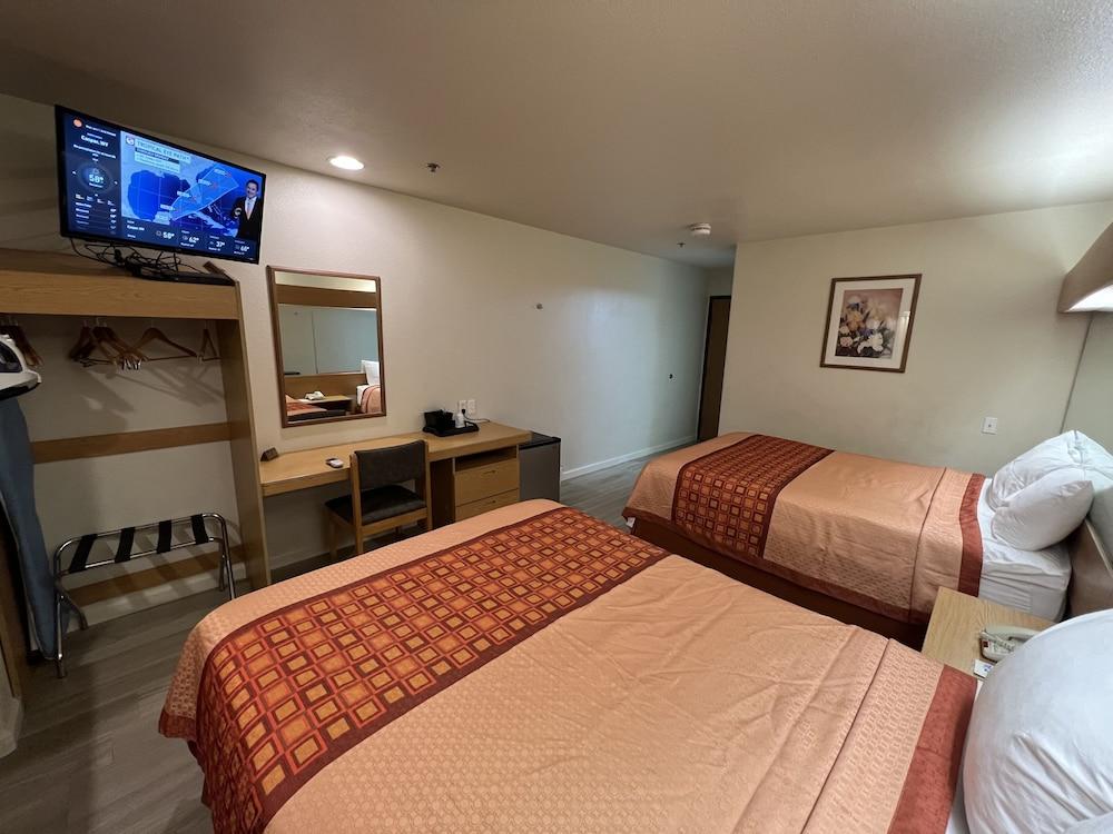 Americas Best Value Inn & Suites Ada