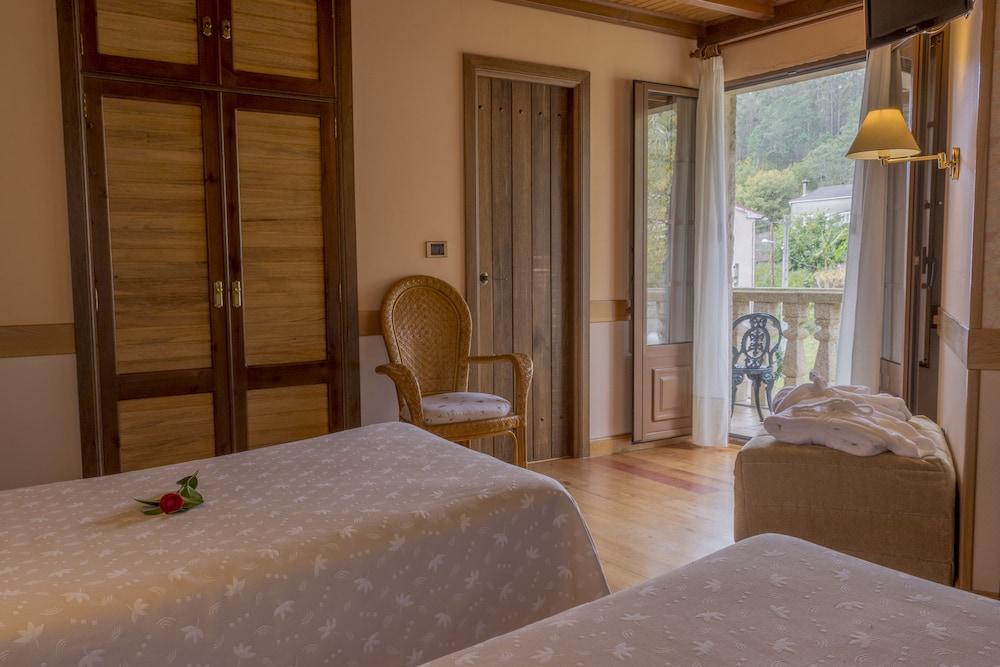 Rusticae Casa Antiga do Monte