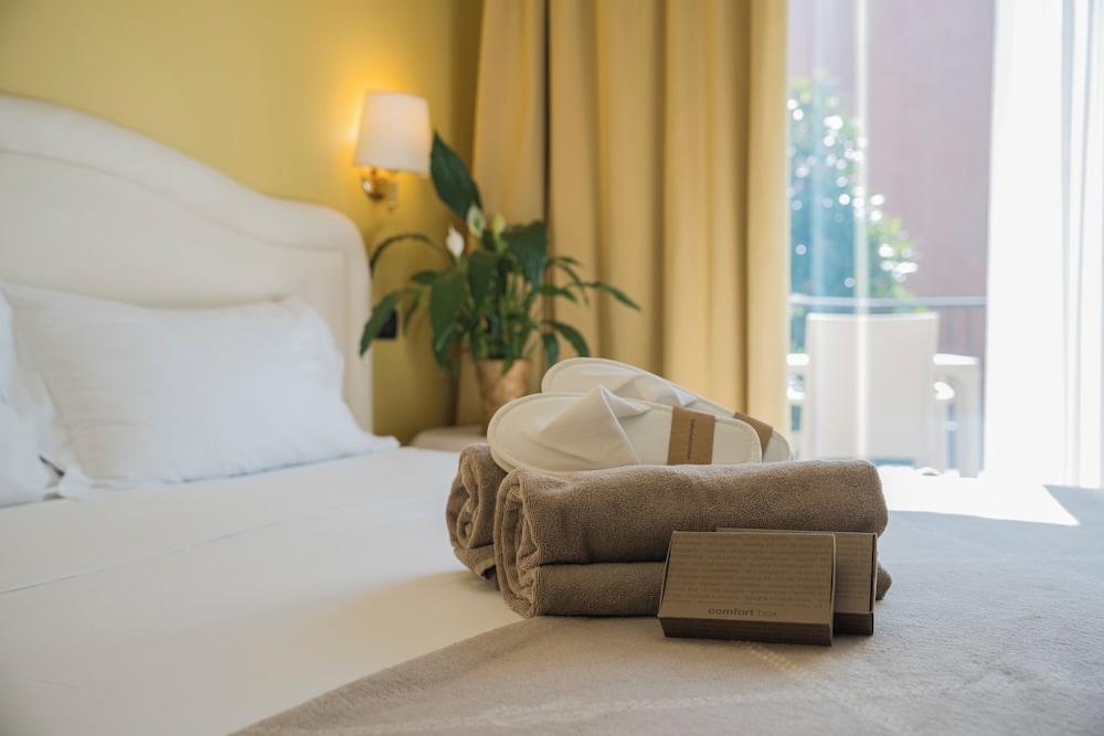 Admiral Hotel Villa Erme