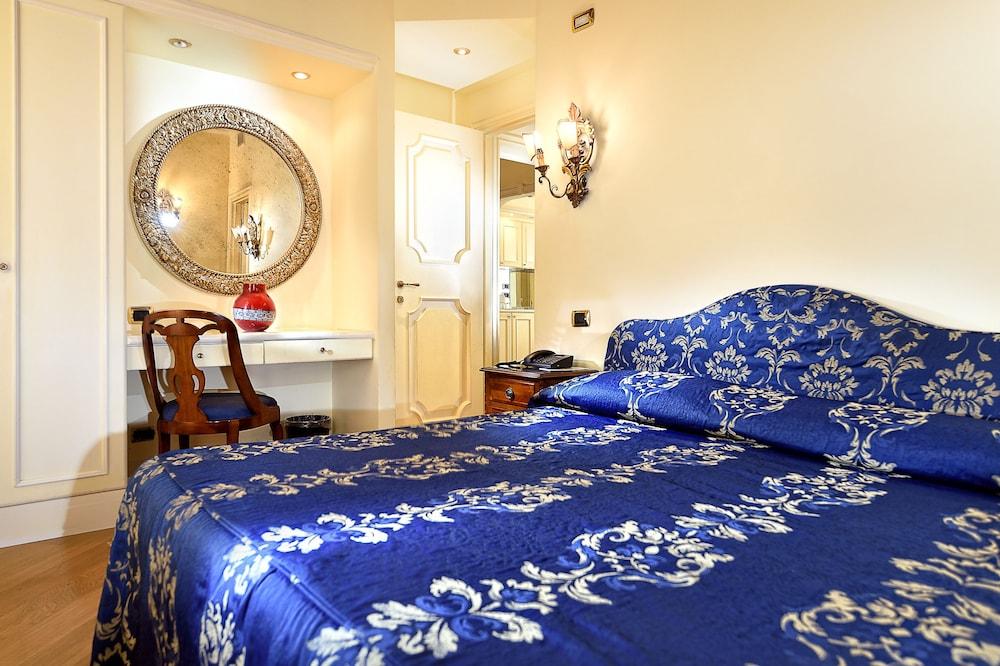 Torre dell'Orologio Suites