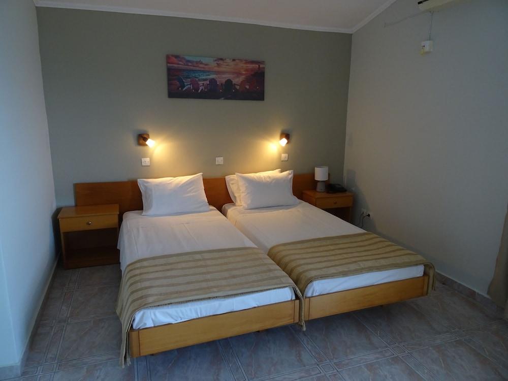 Bayside Hotel Katsaras