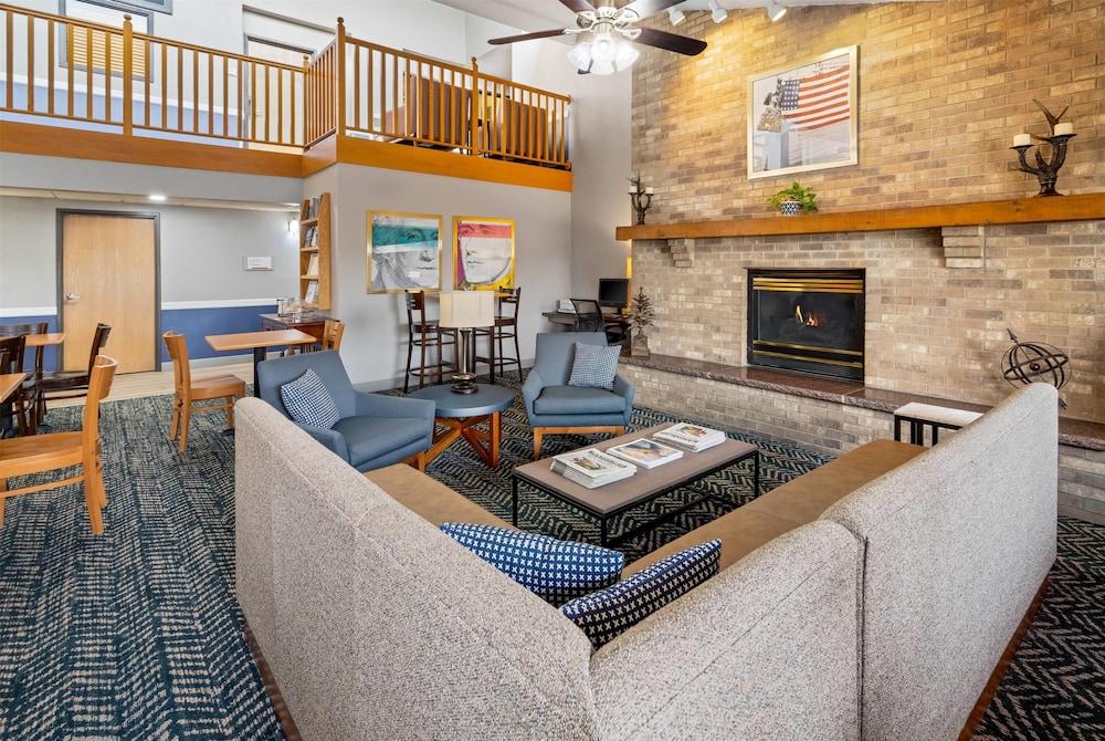 AmericInn by Wyndham Dickinson