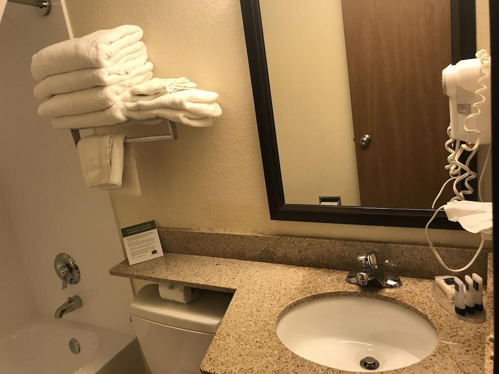 AmericInn by Wyndham West Bend