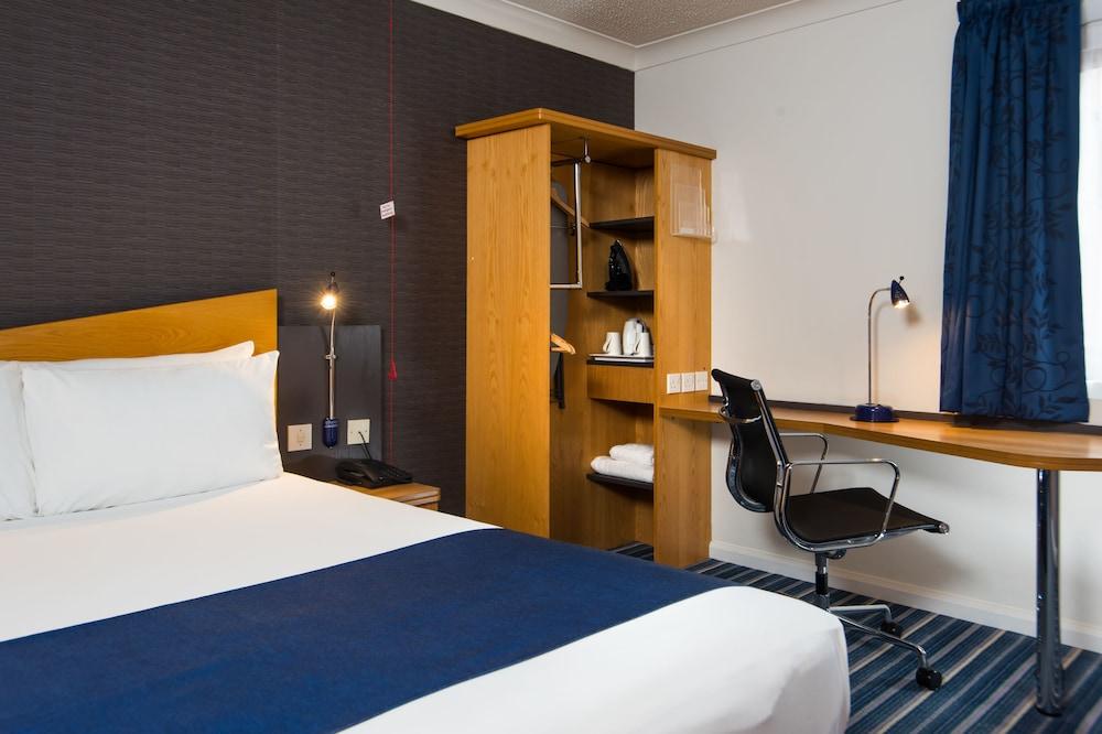 Holiday Inn Express Northampton - South by IHG