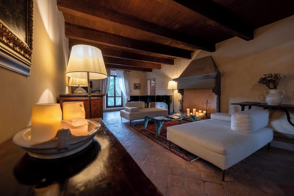 Palazzo Viviani Castello di Montegridolfo