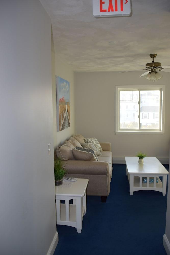 Rhea's Inn By The Sea