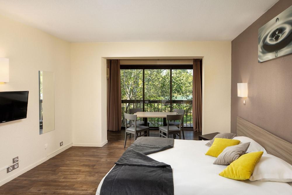 SOWELL Family Les Amandiers