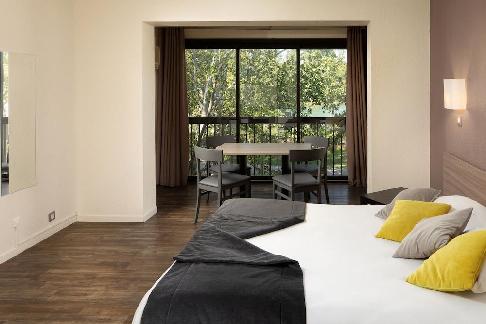 SOWELL Family Les Amandiers