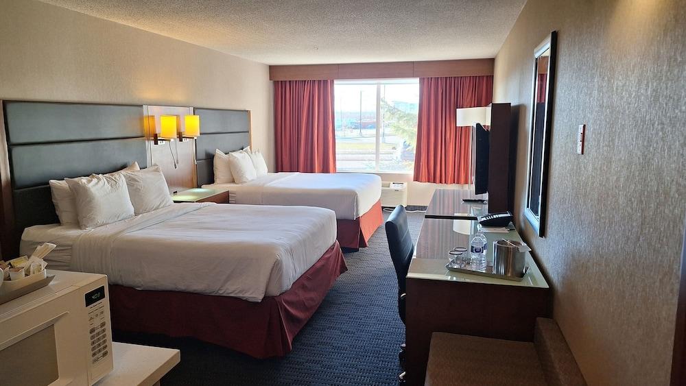 Radisson Hotel & Suites Fort McMurray