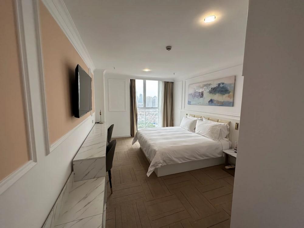 Magnificent International Hotel