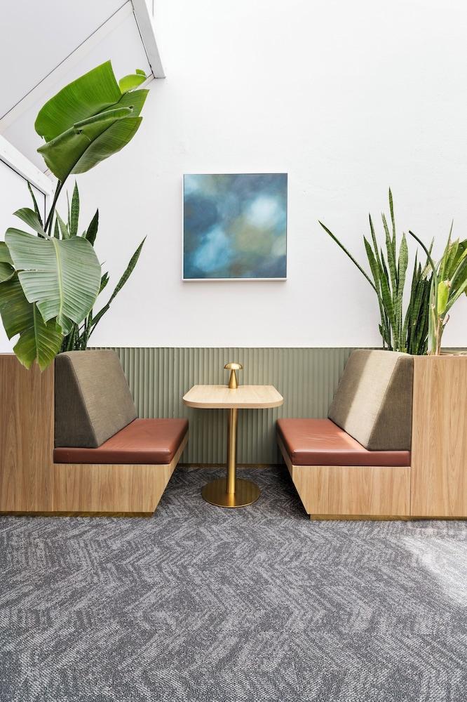 Ciloms Airport Lodge