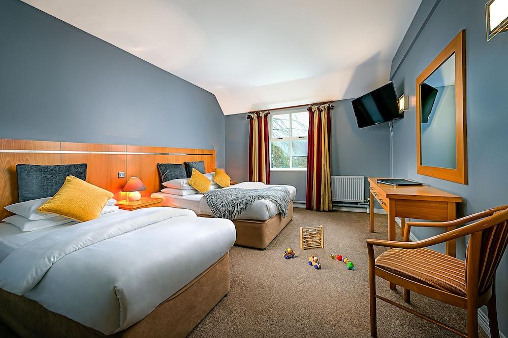 Queens Hotel and Nightclub