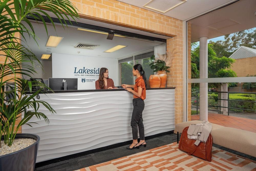 Lakeside Hotel and Conference Centre