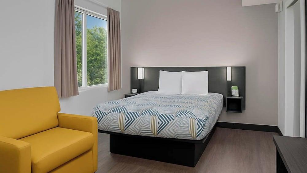 Motel 6 San Diego, CA - Downtown