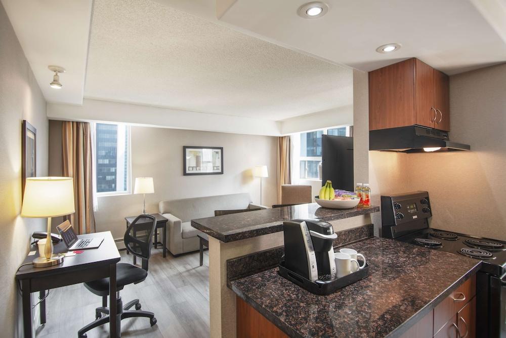 Coast Calgary Downtown Hotel & Suites by APA