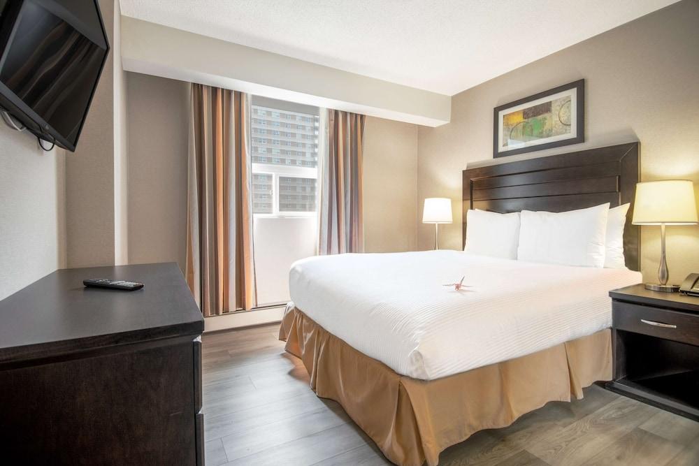 Coast Calgary Downtown Hotel & Suites by APA
