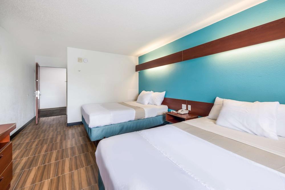 Americas Best Value Inn & Suites Brunswick