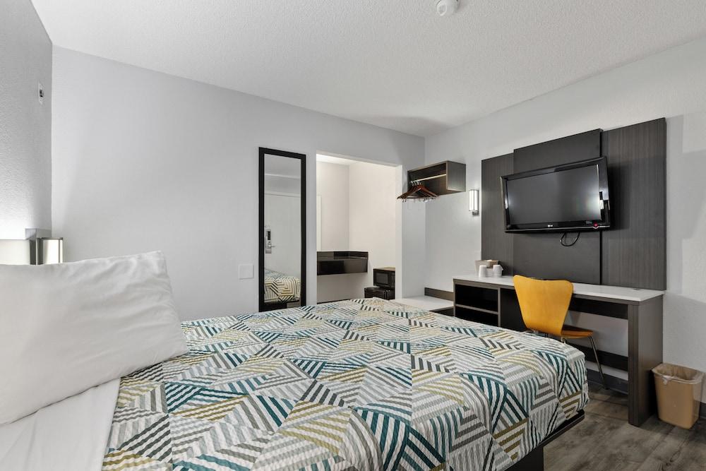 Motel 6 San Diego, CA - North