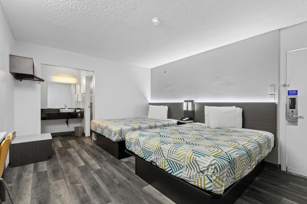 Motel 6 San Diego, CA - North